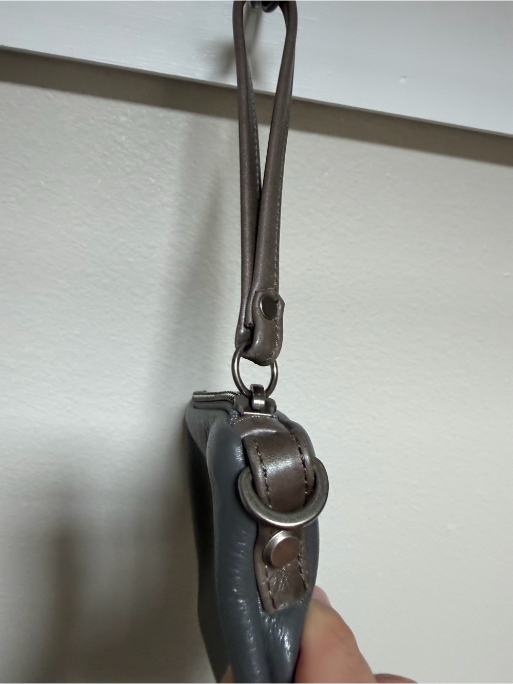 Rough and tumble Gray Leather Wristlet Wallet with d rings - Picture 7 of 7
